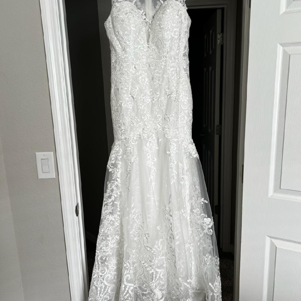 Elegant White Lace Wedding Dress